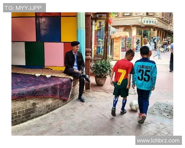 外国球星点评中国小朋友踢足球技巧与未来潜力分析