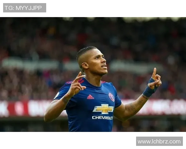 细数足坛身披7号战袍的经典后卫球星与他们的传奇故事