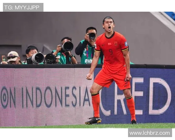 国足球星不幸离世引发广泛关注,球迷悼念与生前事迹成焦点 国足球星不幸离世引发广泛关注,球迷悼念与生前事迹成焦点