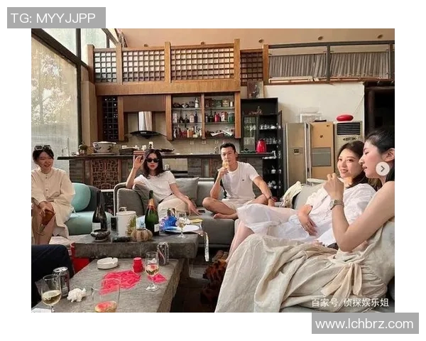 足球巨星携家人温馨合影展现亲情与家庭幸福时刻